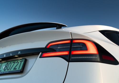 400 mln dolarów mniej dla fiskusa. Tak Tesla ograła system