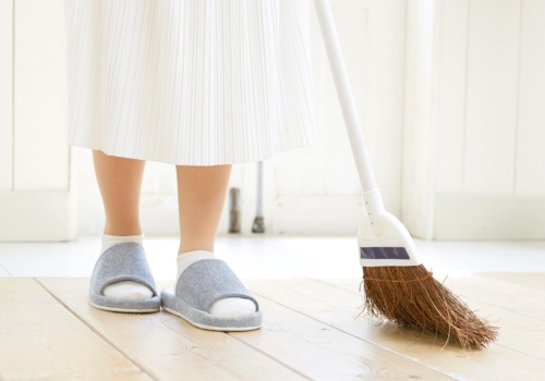 Nie wyrzucaj starej miotły. Użyj tego, a będzie jak nowa