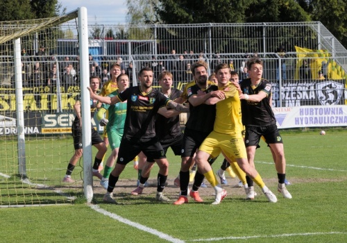 Naprzód w „10″ remisuje z Siarką