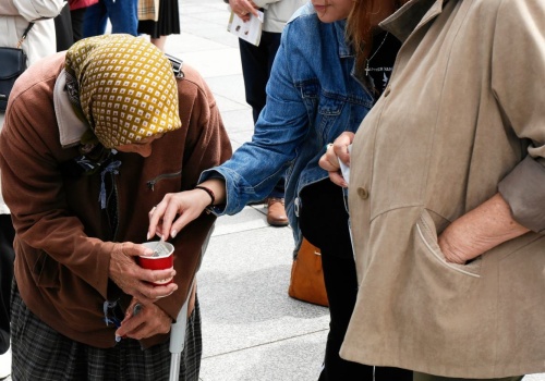 Polaków ubywa w rekordowym tempie. Małżeństw coraz mniej, rozwodów coraz więcej