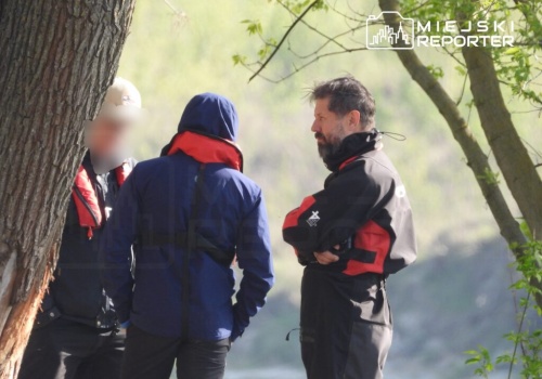 To tata zaginionego Krzyśka Dymińskiego i jego ekipa odnalazła wczoraj jedno z ciał na Wiśle. Działali na prośbę innej rodziny