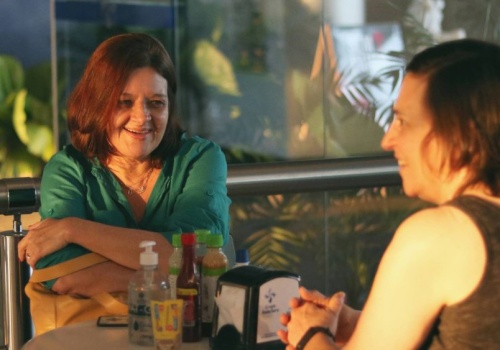 12 zdań, które uciszą wścibską teściową i zazdrosną koleżankę. Psycholog o tym, jak rozpoznać fałsz