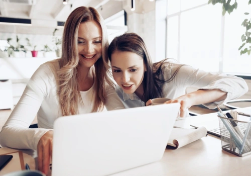 Ponad 800 zł co miesiąc. Dodatek aktywizacyjny trafi na konto z wypłatą