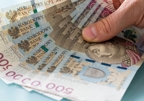 Rząd zapłaci za wychowanie dzieci sprzed lat? 800 plus dla seniorów to forma rekompensaty