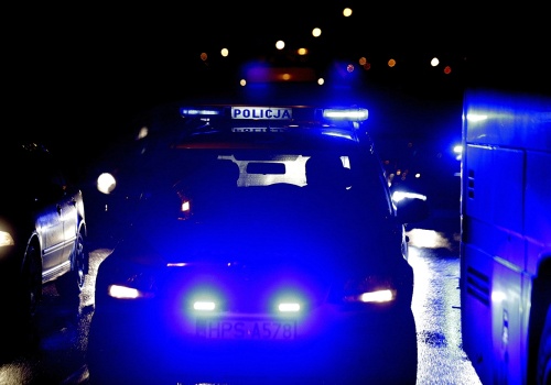 Dachowanie auta. Ranne dwie osoby