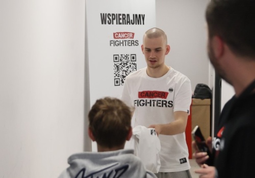 Zakończyła się zbiórka influencera Łatwoganga na pomoc dzieciom z rakiem, zebrano ponad 251 mln zł