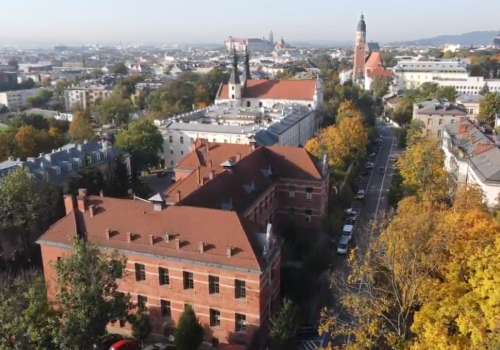 Kraków na bogato. Miasto, które buduje, zanim odpowie sobie po co. (Nie) Polityczny Kraków.
