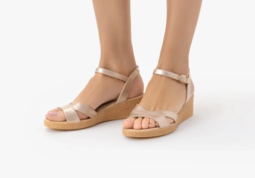 Sandały damskie – wygoda i elegancja na ciepłe dni