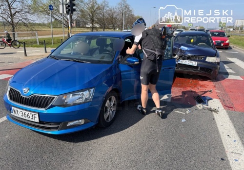 Najechanie dwóch aut w Wilanowie. Jedna osoba trafiła do szpitala