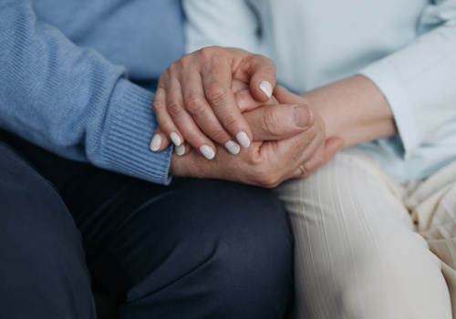 Objawy choroby Alzheimera mogą zaczynać się poza mózgiem – nowe badanie zmienia perspektywę