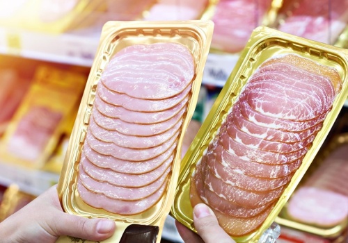Kupujesz szynkę i zaraz się psuje? Popełniasz ten błąd, co większość Polaków!