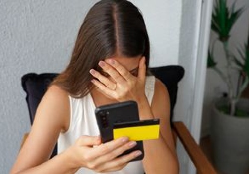 Nagminnie korzystają z odroczonych płatności. Ekspertka ostrzega