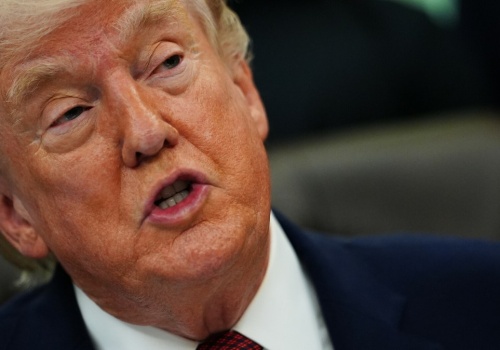 Trump zaskakuje nową wersją wojny. Potem nieznani ludzie zarabiają na ropie