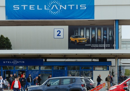 Sławomir dostał 24 pensje odprawy. 