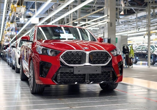 Europejskie fabryki zwalniają. BMW znakomicie się broni, Ford tonie