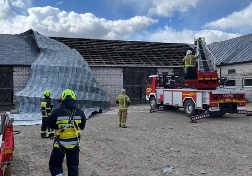 Lubelskie: gwałtowny wiatr i burze. Setki interwencji strażaków, jedna osoba poszkodowana