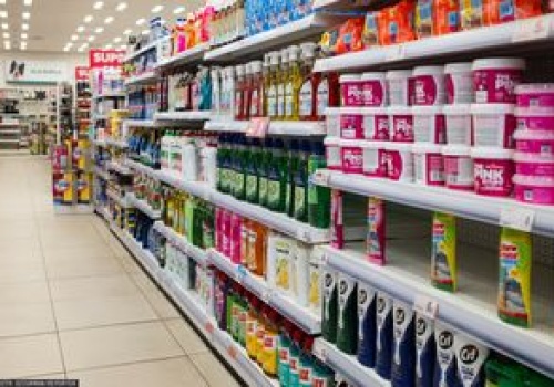 Półki uginają się od jego produktów. Gigant obawia się potężnych strat