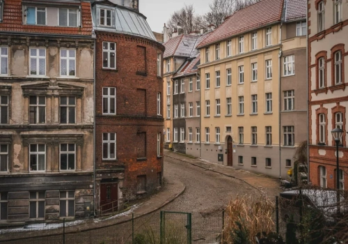 Miasto nad morzem świetne na majówkę. Odnajdziesz tu „polskie Montmartre”