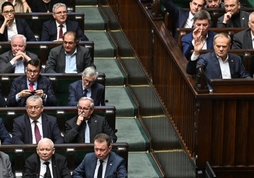 Sondaż: ta partia notuje wzrost poparcia. 