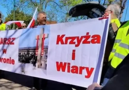 Stargard w obronie Krzyża. Zawiadomienie do prokuratury i petycja o odwołanie radnej po skandalicznych wpisach