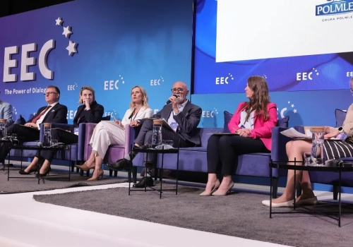 Posłowie zasypują Ministerstwo Zdrowia pismami w sprawie cięć. Resort odpowiada liczbami