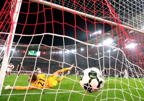 Gdzie obejrzeć półfinały Ligi Europy? Plan transmisji