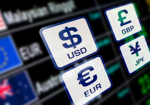 Kursy walut 27 kwietnia 2026 r. Sprawdziliśmy, jak stoi dolar. Po ile jest frank, funt i euro?