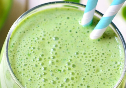 Do śniadania piję ten prosty koktajl. Ma mnóstwo witaminy C i żelaza