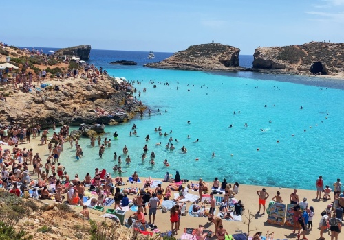 „Miodowa wyspa” bije rekordy wśród turystów z Polski. Tanie bilety i ciepło cały rok – żaden inny kierunek nie rośnie tak szybko