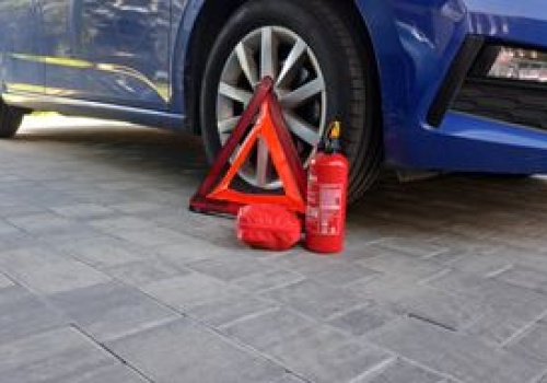 Obowiązkowe wyposażenie aut do zmiany. Nowe przepisy powstaną przed wakacjami