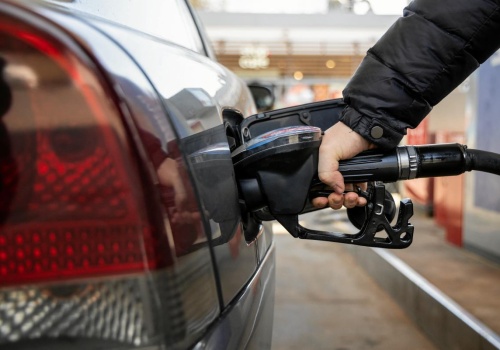 Wojna Trumpa wywołała nowy trend wśród kierowców w USA. Znaleźli sposób na drogie paliwo