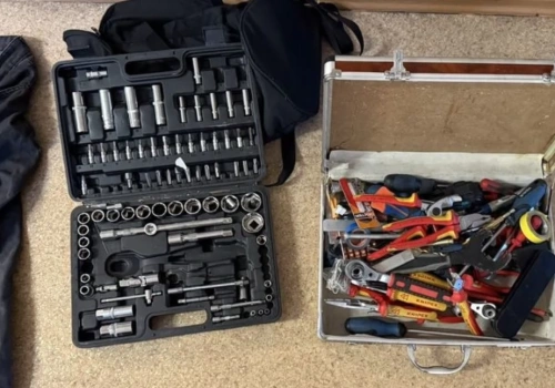 Seria nocnych włamań do aut przerwana. Policja zatrzymała dwóch podejrzanych