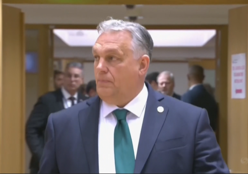 Popłoch na Węgrzech. Media: Ludzie Orbana w pośpiechu wywożą majątki