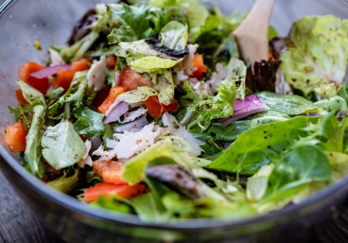 Sałatka wiosenna z… chwastów?