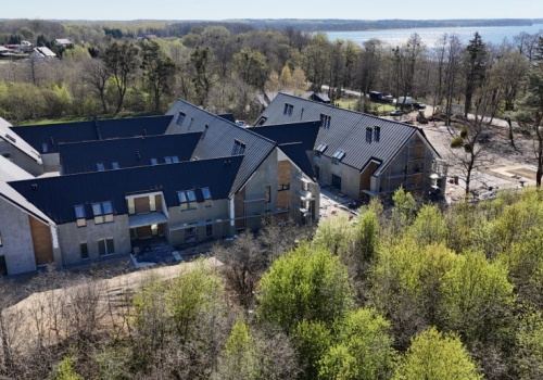 Nowy trend na rynku apartamentów wakacyjnych. Pomost nad jeziorem już się nie liczy