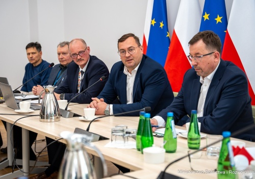 Cyfrowe pasieki i większe dopłaty. Tak rząd chce wzmocnić polskich pszczelarzy