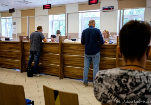 Rewolucja w rejestracji aut. Koniec kolejek i... kręcenia liczników