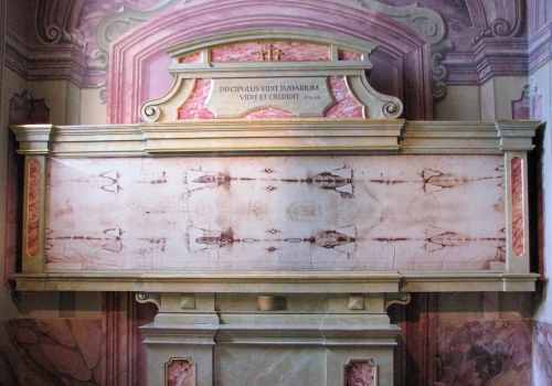 Średniowieczny blef czy dowód na zmartwychwstanie? Nowe fakty o Całunie Turyńskim