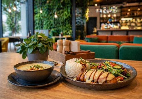 Lunch, który przyciąga tłumy. NOVO.CHILL z nowym menu i konkretną propozycją dla Sądeczan