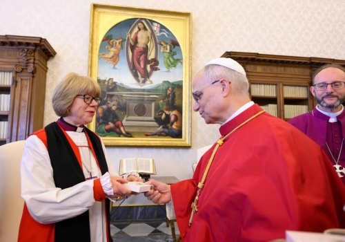 Papież spotkał się z nową anglikańską arcybiskup Canterbury Sarah Mullally