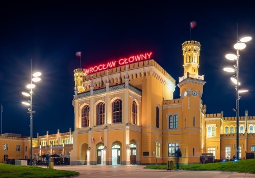 Nie tylko przystanki. Oto dziesięć polskich dworców, które zachwycają