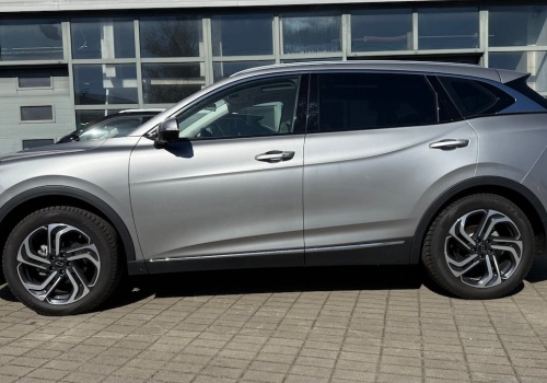 Ten SUV wielkości Skody Kodiaq za 109 900 zł jest dostępny od ręki. Ma LED-y i system kamer 360° w standardzie