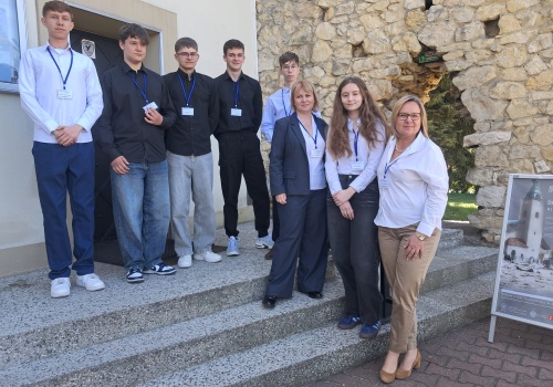 Uczniowie wieluńskiego „Długosza” zaprojektowali innowacyjne rękawice BHP