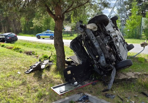 Wypadek w Janowcu, dwa śmigłowce ratunkowe w akcji. Sześć osób, w tym dwoje dzieci, trafiło do szpitala
