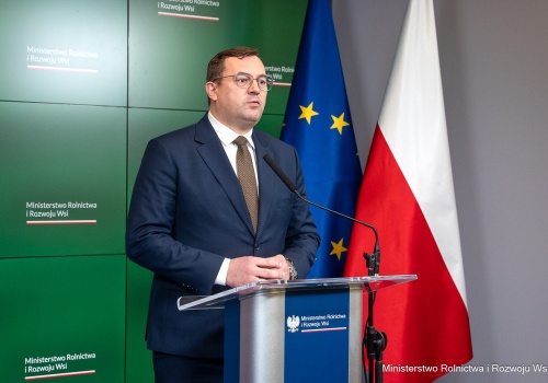 Krajewski stawia służby w gotowości. Grypa ptaków znów uderza w zagłębie drobiarskie