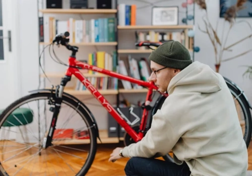 Podstawowy serwis roweru w domu – co warto umieć zrobić samodzielnie?