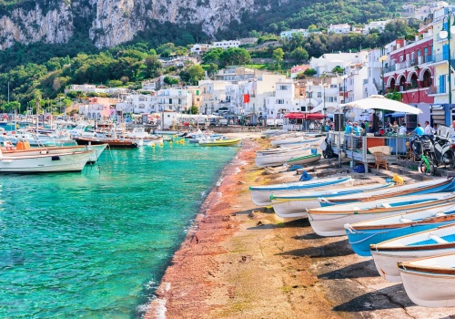 Bella Italia 🇮🇹😍 Capri i Neapol w wakacyjnym szczycie sezonu za 594 PLN (✈️+⛴️)