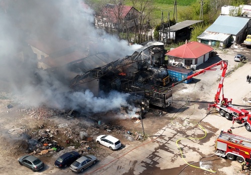 W Słupnie spłonęła hala. Na miejscu kilkanaście zastępów
