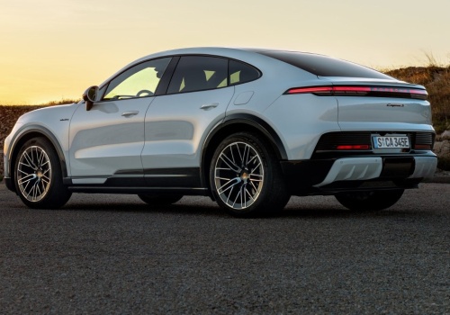 Porsche łączy 911 i SUV-a. Cayenne Coupé Electric powala mocą