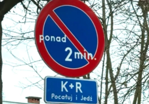 Strefa Kiss & Ride przy II LO w Chojnicach wywołała spór. Powiat zapowiada zmiany